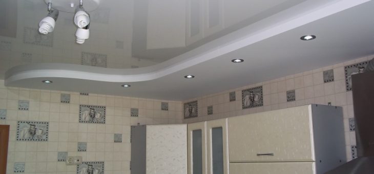 Натяжной потолок глянцевый в коридоре – Глянцевый натяжной потолок в прихожей – можно ли использовать? | Мос Силинг — установка натяжных потолков в Москве и Подмосковье