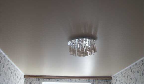 Натяжной потолок сатин фото – Сатиновый натяжной потолок — что это такое, разница между сатиновым и матовым потолком, виды и характеристики, монтаж, цена и где купить в Москве и СПб