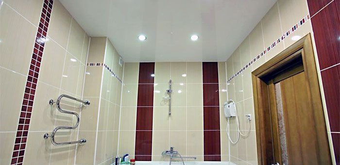 Натяжной потолок в ванне плюсы и минусы – Натяжной потолок в ванной комнате: плюсы и минусы, а также нюансы выбора