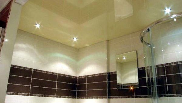 Натяжной потолок в ванной дизайн фото – Натяжные потолки в ванной комнате. Дизайн натяжных потолков в ванной. Натяжные потолки в ванной комнате фото и видео.