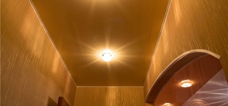 Натяжной потолок золотого цвета фото – Золотистый натяжной потолок – Золотой натяжной потолок: особенности, виды применения, цветосочетания | Мос Силинг — установка натяжных потолков в Москве и Подмосковье