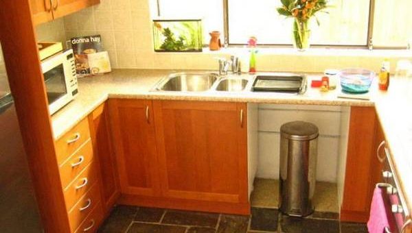 Недорогой ремонт маленькой кухни – замена сантехники, дешевые варианты отделки потолка, пола, стен