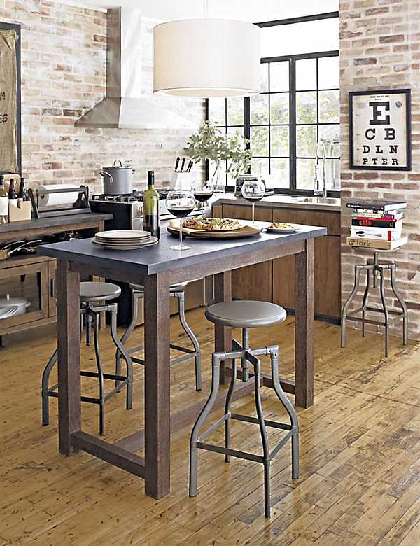 Кухонные столы и стулья в интерьере кухни