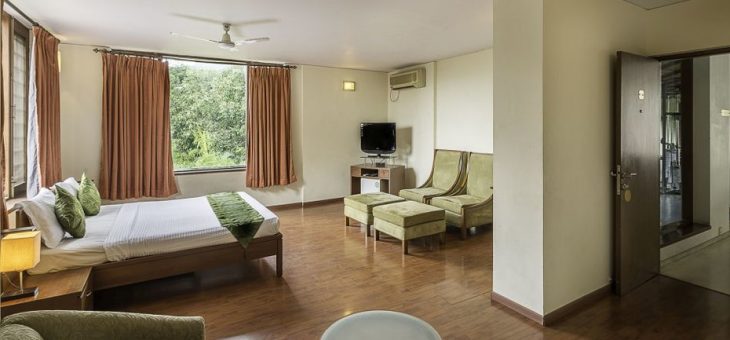 Обои бежевые в зал – какие подойдут для гостиной, какие цвета стен и мебели сочетаются, варианты с коричневым рисунком, текстура и узоры