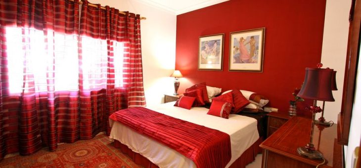 Обои в спальне красные