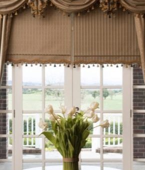 Образцы ламбрекенов для зала – модный дизайн и новинки 2018, жесткие и другие виды в гостиную, из вуали и ажурные розово-красные