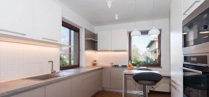 Образцы натяжных потолков фото для кухни – Фотопримеры с различными вариантами дизайна кухонь с натяжными потолками: 70 фото