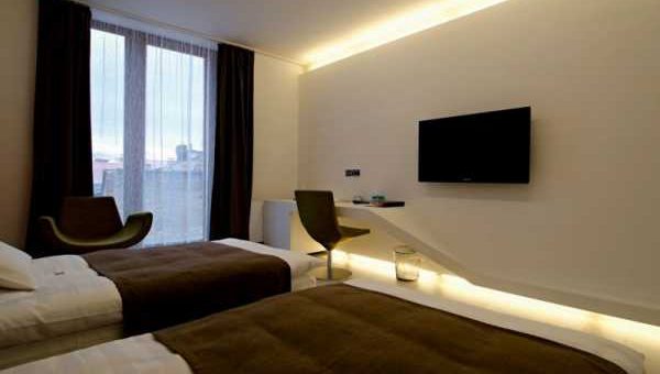 Оформление телевизора на стене в спальне – Как оформить стену в спальне под телевизор — запись пользователя Анастасия (id1250645) в сообществе Дизайн интерьера в категории Интерьерное решение спальни