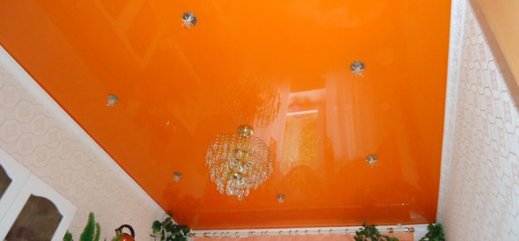 Оранжевый натяжной потолок фото – Оранжевый натяжной потолок, фото, установка потолка оранжевого цвета на кухне, в ванной, детской, цены в Санкт-Петербурге – Sky-Profi