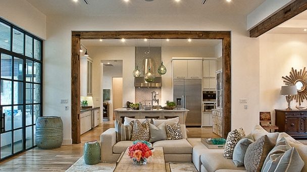 Отделка в гостиной в доме фото – гостиная в квартире, варианты комнаты, красивая вагонка и дерево, материалы и дизайн