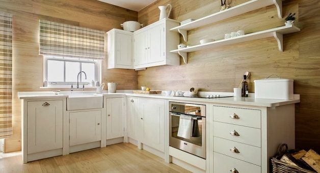 П образные кухни фото с окном посередине – вдоль и у окна, напротив и возле, интерьер с панорамным окном, фотогалерея проектов