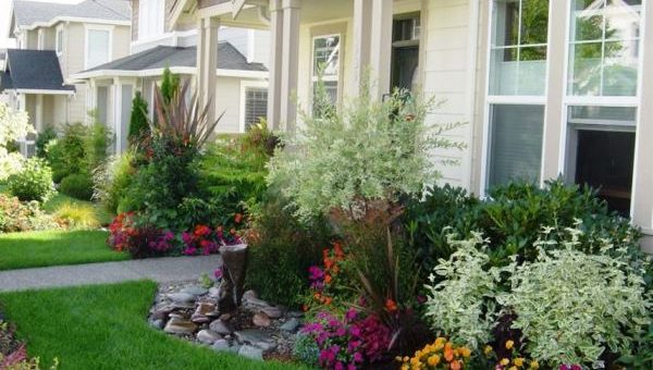 Палисадник перед домом своими руками фото – виды, материалы, стилевые особенности и советы по декоративному оформлению