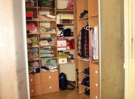 Планировка маленьких гардеробных – онлайн, фото как организовать, план для 3 кв м, примеры для маленькой, варианты как правильно