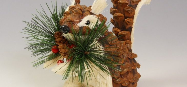 Поделки из крашеных шишек – как подготовить материал, сделать птичку, подсвечник, медвежонка, простые варианты для изготовления с детьми