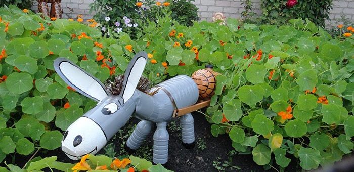 Поделки с пластиковых бутылок – Новые оригинальные поделки из пластиковых бутылок для огорода и сада – мастер-классы пошагово для начинающих — Фото и видео как пластиковые бутылки превратить в красивые поделки