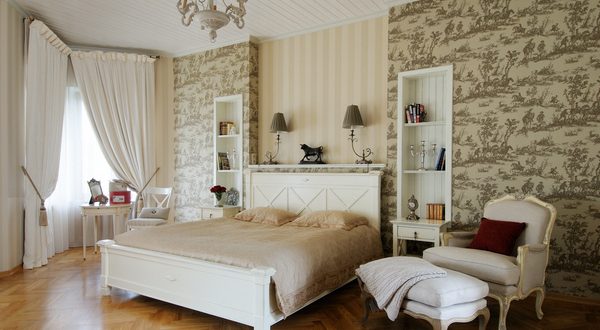 Поклейка обоев в спальне – видео-инструкция по монтажу своими руками, можно ли клеить виниловые, флизелиновые обойные покрытия в спальной комнате, фото