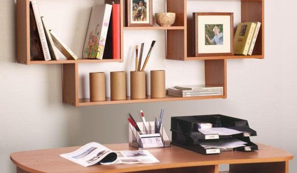 Полки для книг над столом