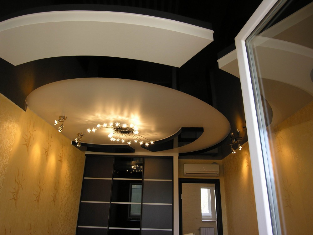 Двухуровневый натяжной потолок на кухне дизайн фото