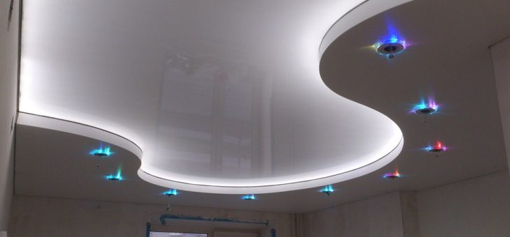 Потолки натяжные двухуровневые технология – какие бывают конструкции и сколько ярусов позволяют сделать сложные разноуровневые профили в уровневом потолке, каковы варианты декора трехуровневых моделей