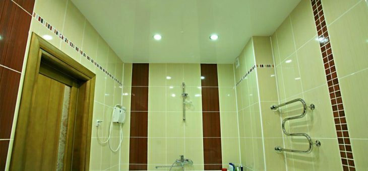 Потолок натяжной ванной