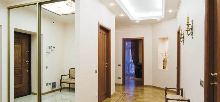 Потолок в коридоре зеркальный – какой лучше сделать в коридоре, дизайн подвесного потолка в прихожую, натяжной потолок в маленькой прихожей, варианты отделки реечными потолками