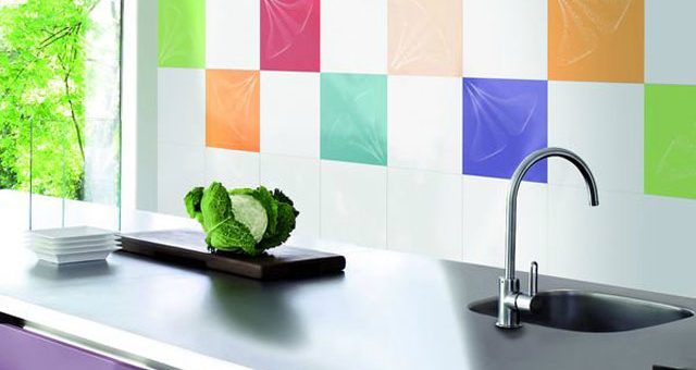 Рабочая стенка на кухне из плитки – Как сделать на кухне красивый фартук, технология укладки кафельной плитки, видео