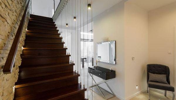 Размеры лестница на 2 этаж – Какой длины должна быть лестница на второй этаж в частном доме, коттедже, стандартные, оптимальные, минимальные размеры, ширина ступени, строительство лестничных маршей, размеры пролетов, размещение парадной лестницы на 2 этаж в доме – какая лучше: винтовая, воздушная.