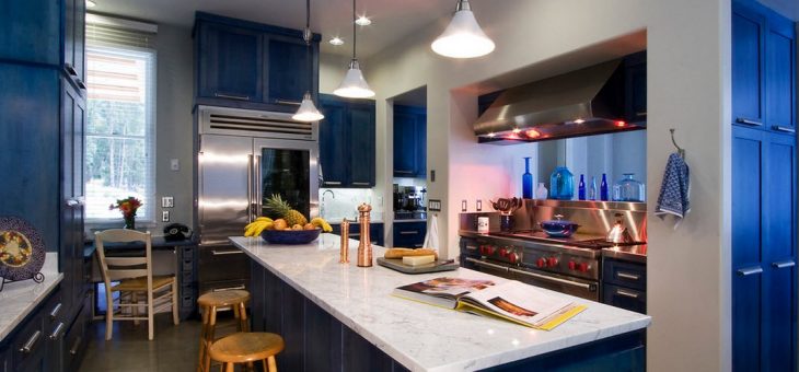 С чем сочетается синий в интерьере – Интерьер в синих цветах. С какими цветами сочетается синий в интерьере спальни и кухни?