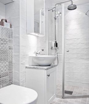 Санузел в частном доме с окном фото – планировка под лестницей на второй этаж, как устроить вентиляцию в ванной и туалете на даче, оптимальные размеры и интересные проекты