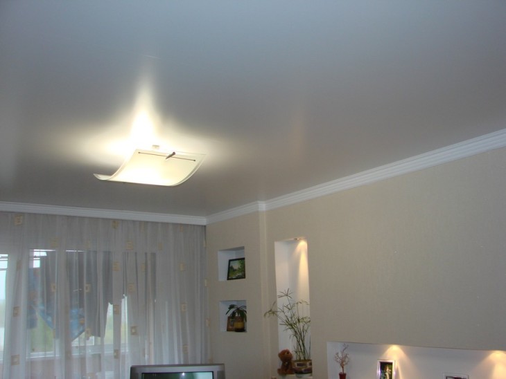 Свет на потолок натяжной фото