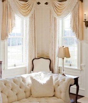 Шторы для гостиной кухни с двумя окнами – шторы в зал и гостиную, дизайн занавесок на кухню-столовую, студию и спальню, модели на два окна в одной комнате