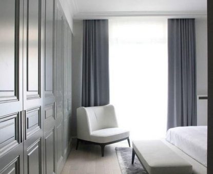 Шторы на кухню серые – цвет, лиловые, с цветами, фото, оливковые, какой, цветные, салатовые на кухню, капучино, мелкий, розовые, должны быть, видео