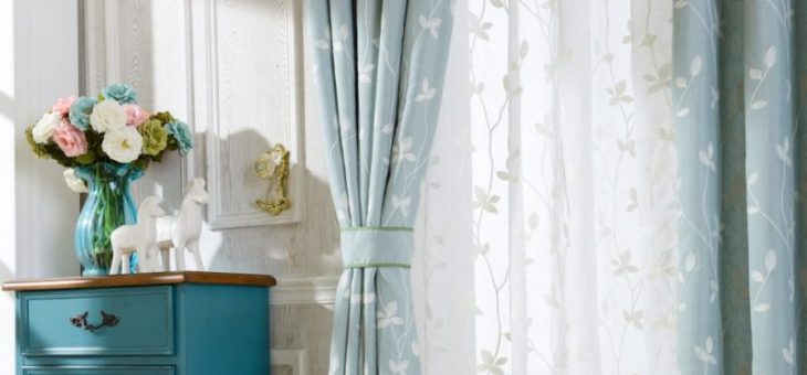Шторы на узкое окно на кухне – Шторы на узкое окно — 75 фото идеального сочетания в интерьере. Шторы на узкое окно на кухне