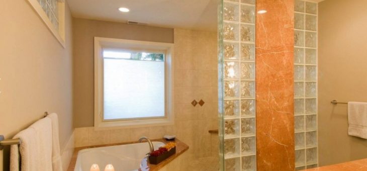 Стеклянные блоки в интерьере фото – идеи по применению стеклянных блоков для обустройства перегородок, стен, окон в квартире и частном доме, фото