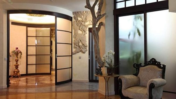 Стена из стекла в квартире – Сдержанный и немного брутальный интерьер для семьи из четырех человек: дизайнерское бюро ДИА