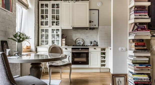 Стиль обшарпе – В гостях: Квартира на Патриарших в стиле «обшарпэ» — Современный — Кухня — Москва — от эксперта Ольга Шангина