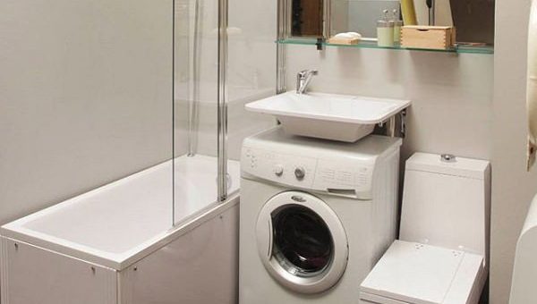 Стиралка под умывальником фото