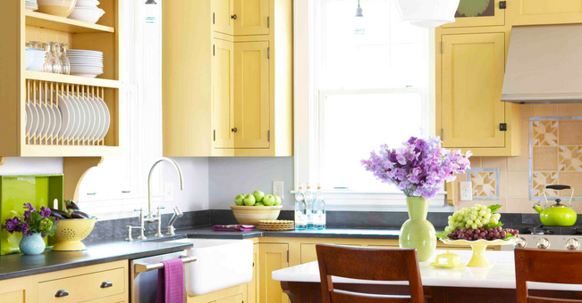Светло желтая кухня