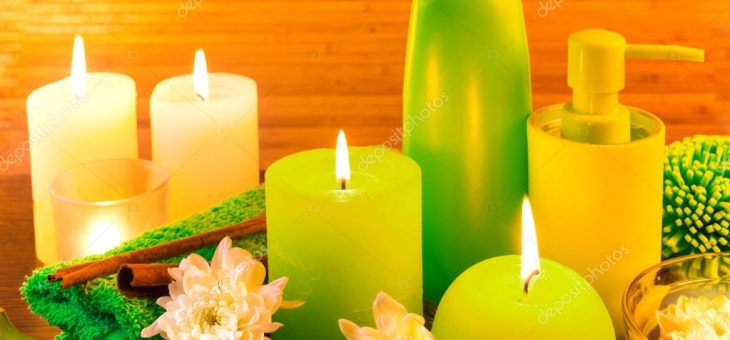 Ванна со свечами фото – Концепция продуктов зеленый спа ванна с зажженными свечами– Стоковое изображение