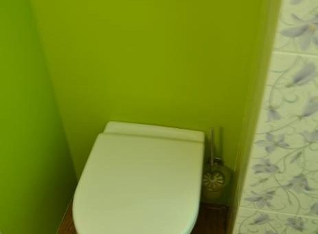 Ванна у окна фото – Июльская ванная с окном, необычная ванная комната с окном, фото, отделка ванной комнаты, желтая зеленая ванная комната, фотографии, мебель для ванной