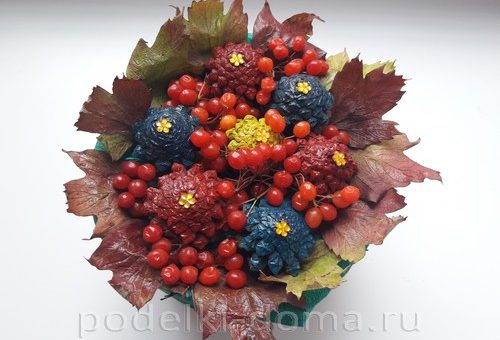 Вазочка из листьев клена – Поделки из кленовых листьев и семян-вертолетиков на тему осень для детского сада и школы. Как сделать венок, букет, корону из листьев клена своими руками?