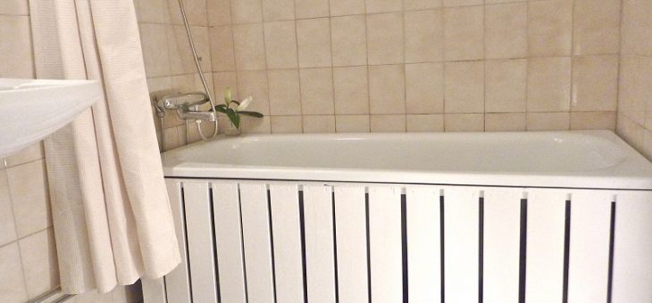 Закрыть ванну шторкой – Как закрыть пространство под ванной своими руками. Шторка под ванну. Капитальные экраны из кирпича