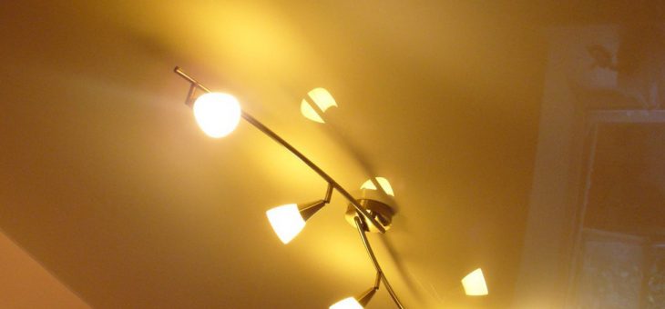 Золотистый натяжной потолок – Золотой натяжной потолок: особенности, виды применения, цветосочетания | Мос Силинг — установка натяжных потолков в Москве и Подмосковье